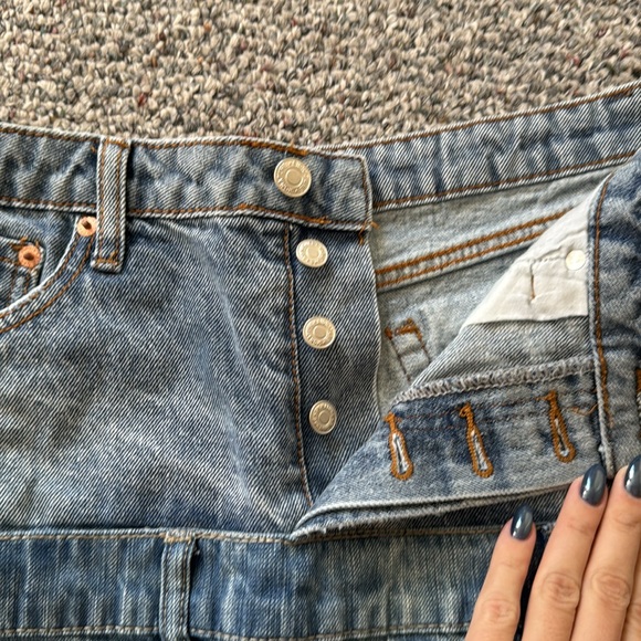 City Slicker Denim Mini Skirt. Medium wash size small. - Picture 4 of 4
